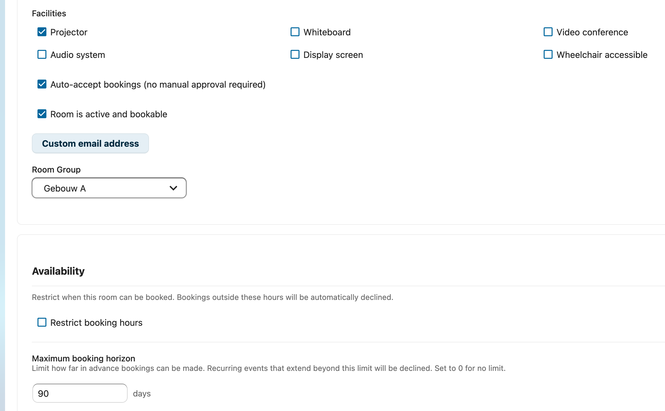 Ruimte-editor — faciliteiten, auto-accept, beschikbaarheid en boekings-horizon